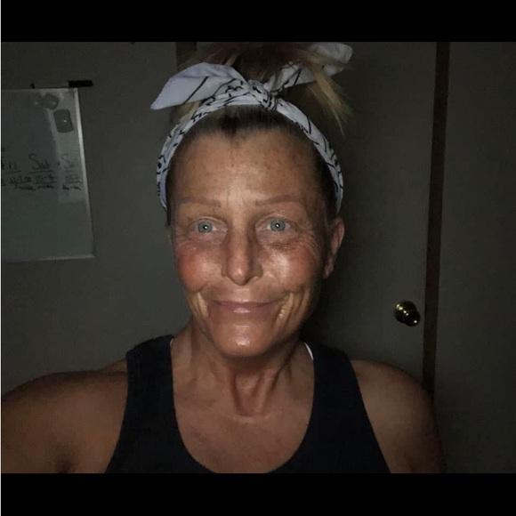 Meet your Posher, Virginia..here to sell, sell, sell,. Living life for me💃 - Picture 3 of 10